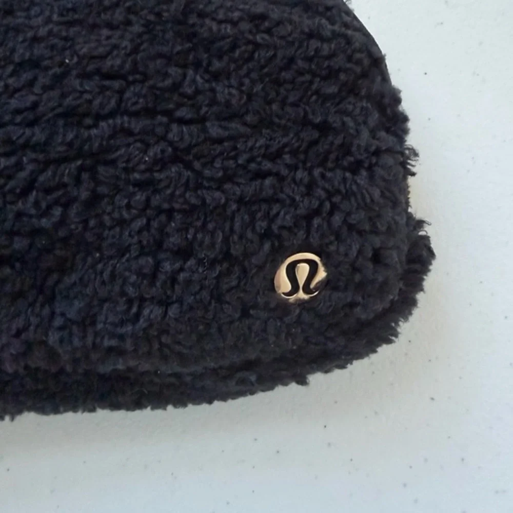 Lululemon Black Fleece Fluffy Sherpa Everywhere Belt Bag 1L‎ Gold Hardware NWOT